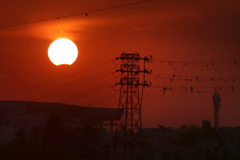 Imagen parcial del eclipse desde Hyderabad, India. Foto: Mahesh Kumar A./AP